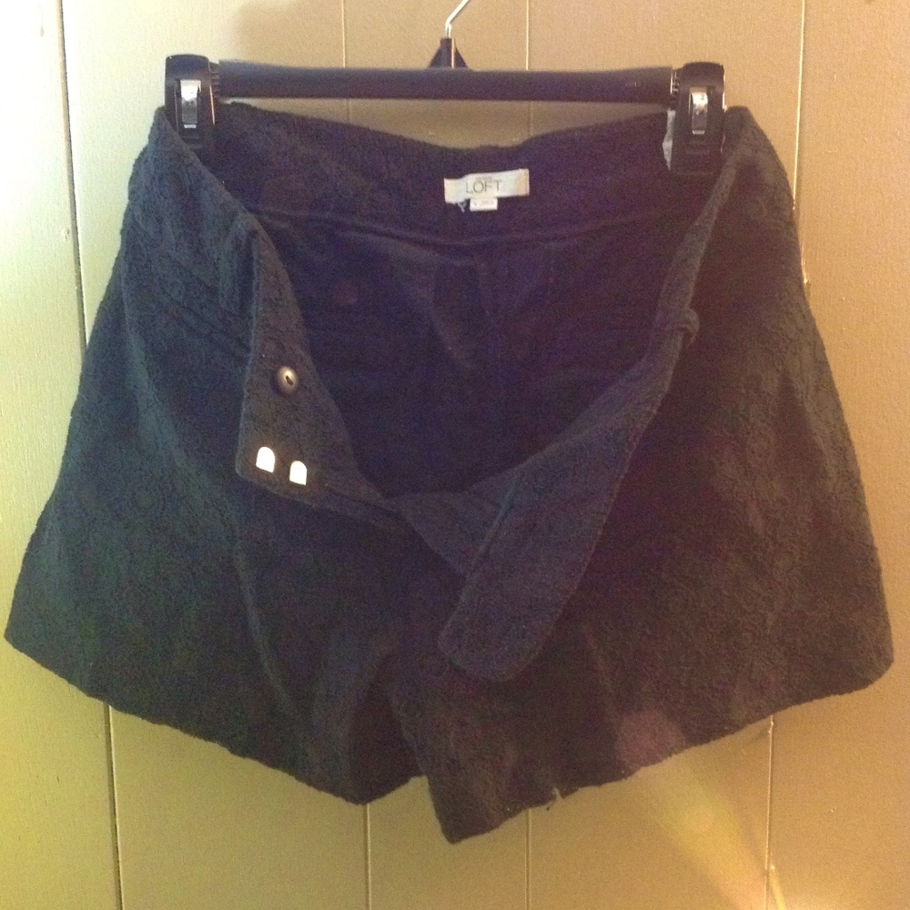 LOFT 4-inch Inseam Lace Detail Shorts